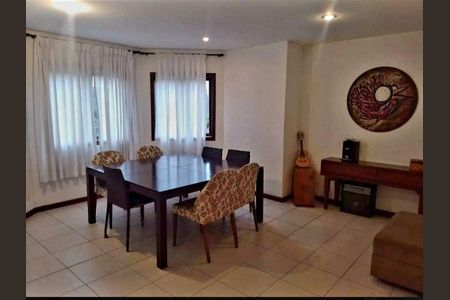 Casa à venda com 3 quartos, 401m² em Sapê, Niterói