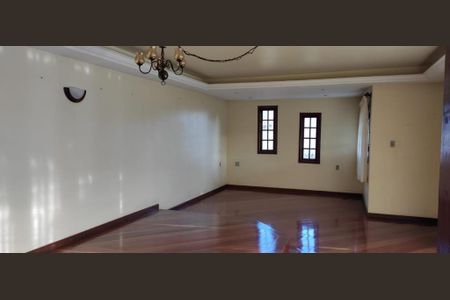 Casa à venda com 3 quartos, 400m² em Sapê, Niterói