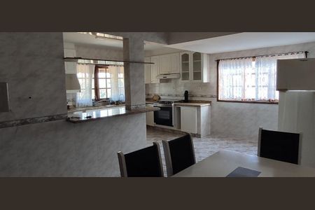 Casa à venda com 3 quartos, 400m² em Sapê, Niterói