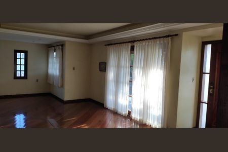 Casa à venda com 3 quartos, 400m² em Sapê, Niterói