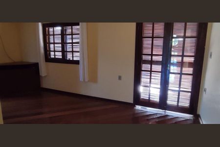Casa à venda com 3 quartos, 400m² em Sapê, Niterói