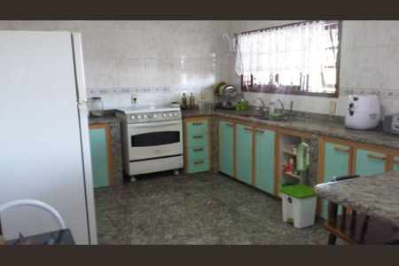 Casa à venda com 3 quartos, 155m² em Sapê, Niterói