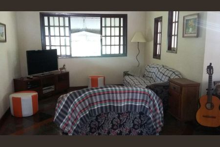 Casa à venda com 3 quartos, 155m² em Sapê, Niterói