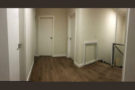 Casa à venda com 226m², 4 quartos e 4 vagas