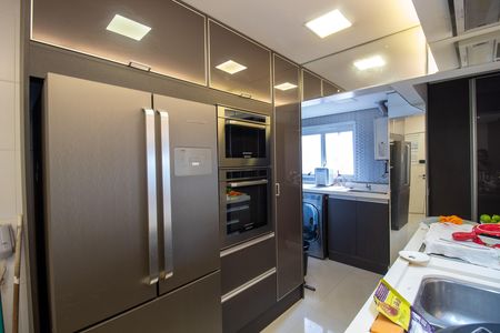 Cozinha de apartamento para alugar com 2 quartos, 110m² em Conjunto Promorar Raposo Tavares, São Paulo