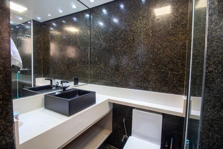 Banheiro da Suíte de apartamento para alugar com 2 quartos, 110m² em Conjunto Promorar Raposo Tavares, São Paulo