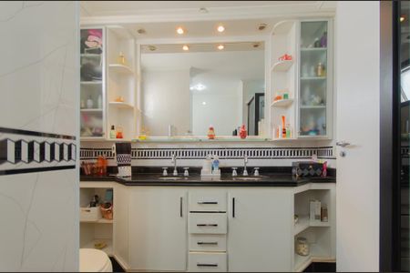 Apartamento para alugar com 101m², 4 quartos e 2 vagasBanheiro da Suíte master