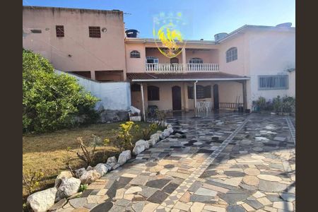 Casa à venda com 190m², 3 quartos e 6 vagas