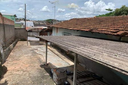 Casa à venda com 3 quartos, 720m² em Asteca, Belo Horizonte