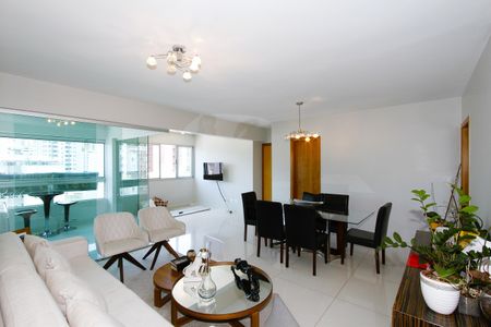 Apartamento à venda com 140m², 4 quartos e 4 vagasSala