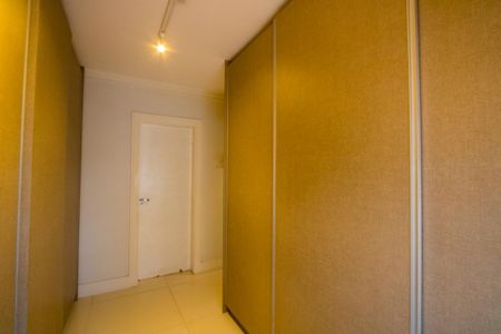 Apartamento à venda com 92m², 1 quarto e 2 vagas Apartamento à venda com 92m², 1 quarto e 2 vagasCloset da Suíte