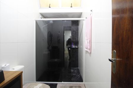 Casa à venda com 210m², 3 quartos e 2 vagasBanheiro 2