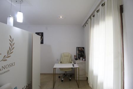 Casa à venda com 210m², 3 quartos e 2 vagasStudio