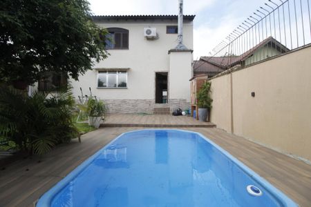 Casa à venda com 210m², 3 quartos e 2 vagasPiscina