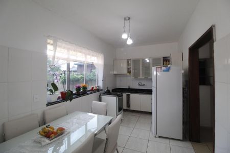 Casa à venda com 210m², 3 quartos e 2 vagasCozinha