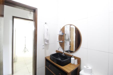 Casa à venda com 210m², 3 quartos e 2 vagasBanheiro 2