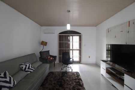 Casa à venda com 210m², 3 quartos e 2 vagasSala