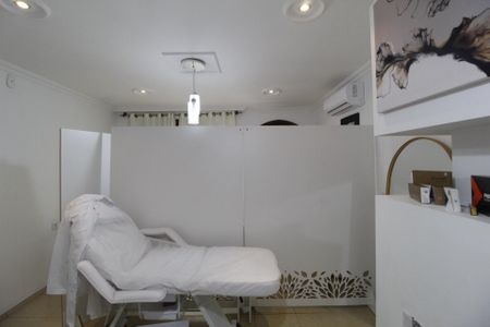 Casa à venda com 210m², 3 quartos e 2 vagasStudio