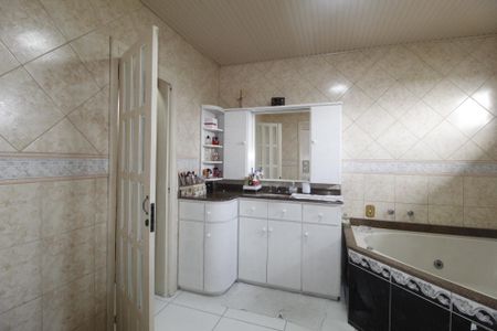 Casa à venda com 210m², 3 quartos e 2 vagasBanheiro da Suíte 1