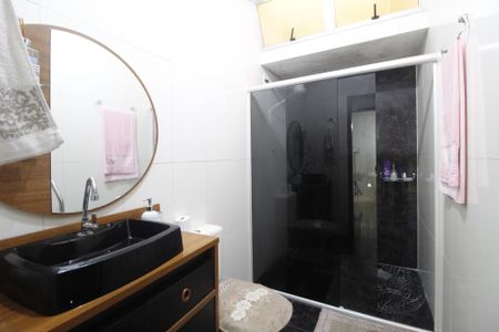 Casa à venda com 210m², 3 quartos e 2 vagasBanheiro 2