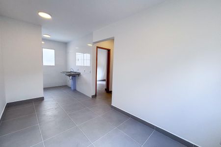 Sala/Cozinha de apartamento para alugar com 2 quartos, 41m² em Vila Paulo Silas, São Paulo