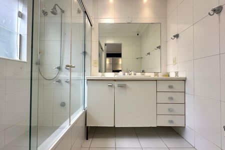 Apartamento à venda com 249m², 3 quartos e 1 vagaBanheiro da Suíte 2