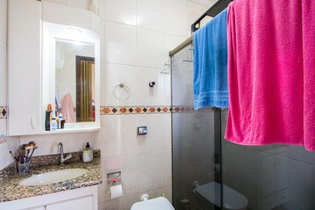 Apartamento à venda com 81m², 3 quartos e 2 vagasBanheiro do quarto 1