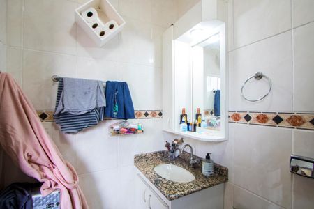 Apartamento à venda com 81m², 3 quartos e 2 vagasBanheiro do quarto 1