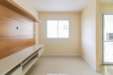 Sala de apartamento para alugar com 3 quartos, 95m² em Jardim Cláudia, São Paulo