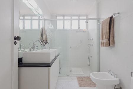 Apartamento à venda com 258m², 4 quartos e 2 vagasBanheiro da Suíte 1