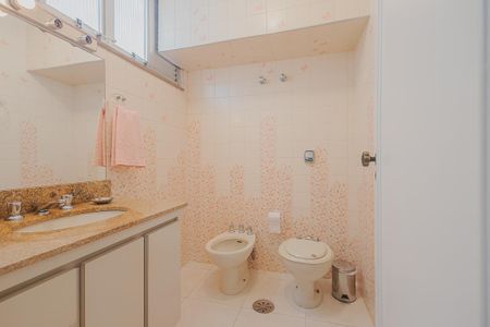 Apartamento à venda com 258m², 4 quartos e 2 vagasBanheiro da Suíte 2