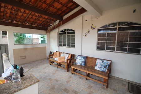 Casa à venda com 120m², 5 quartos e 1 vagaQuintal