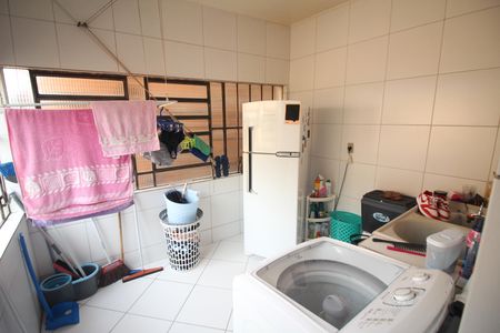 Casa à venda com 120m², 5 quartos e 1 vagaÁrea de Serviço