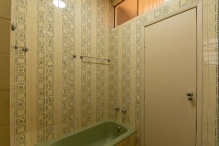 Casa à venda com 280m², 4 quartos e 4 vagasBanheiro Social