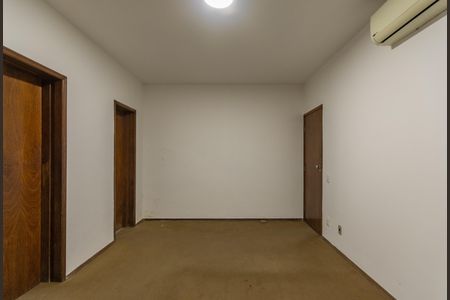 Casa à venda com 280m², 4 quartos e 4 vagasSuíte