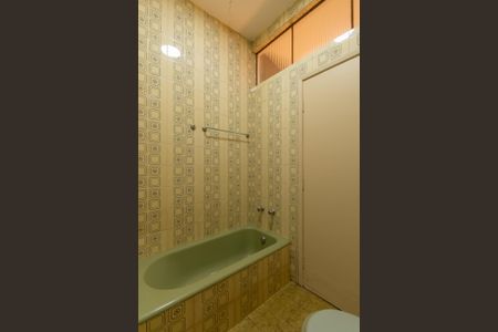 Casa à venda com 280m², 4 quartos e 4 vagasBanheiro Social