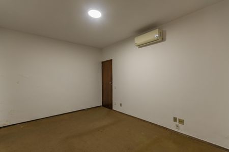 Casa à venda com 280m², 4 quartos e 4 vagasSuíte