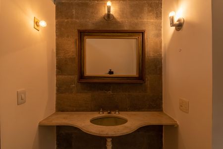 Casa à venda com 280m², 4 quartos e 4 vagasBanheiro Social