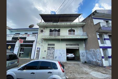 Casa à venda com 151m², 2 quartos e sem vaga Casa à venda com 151m², 2 quartos e sem vagaFachada