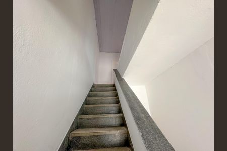 Casa para alugar com 140m², 3 quartos e sem vagaEscadas