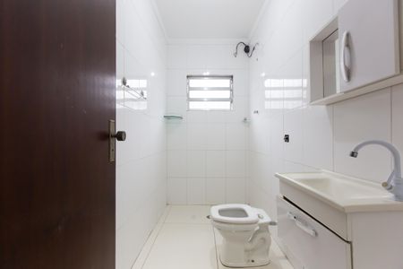 Casa para alugar com 60m², 2 quartos e 1 vaga Casa para alugar com 60m², 2 quartos e 1 vagaBanheiro