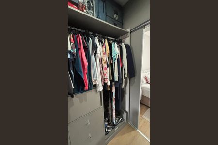 Casa à venda com 104m², 2 quartos e 2 vagasCloset da Suíte