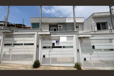 Casa à venda com 104m², 2 quartos e 2 vagasFachada