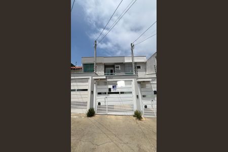 Casa à venda com 104m², 2 quartos e 2 vagasFachada