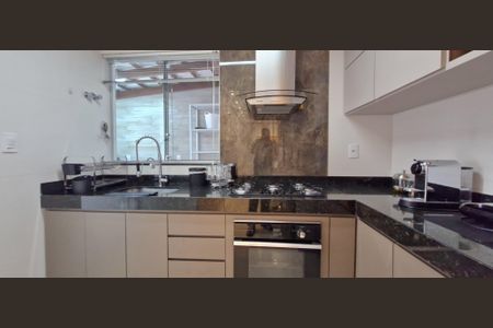 Casa à venda com 194m², 3 quartos e 4 vagas