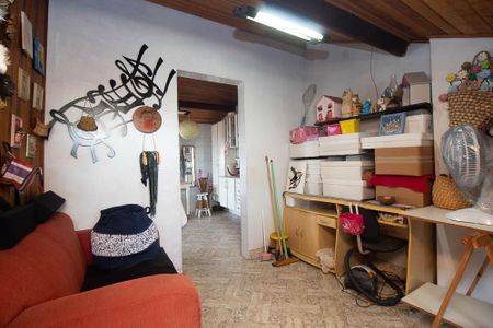 Casa à venda com 240m², 2 quartos e 2 vagasSotã