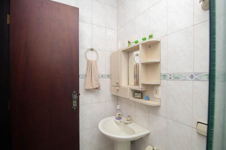 Casa à venda com 240m², 2 quartos e 2 vagasBanheiro da Suíte 2