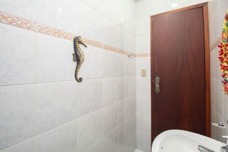 Casa à venda com 240m², 2 quartos e 2 vagasLavabo