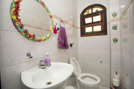 Casa à venda com 240m², 2 quartos e 2 vagasLavabo