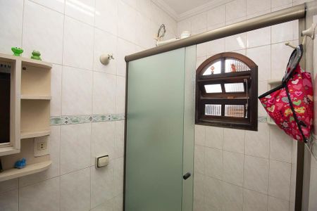 Casa à venda com 240m², 2 quartos e 2 vagasBanheiro da Suíte 2